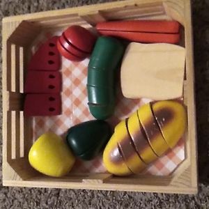 Melissa and Doug Cutting Food playset